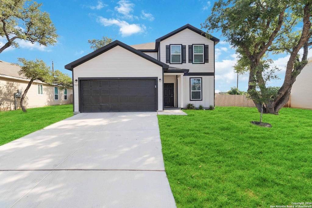 view of front facade with a front lawn