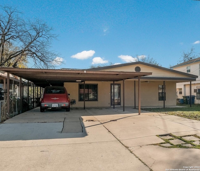 view of front facade featuring a carport