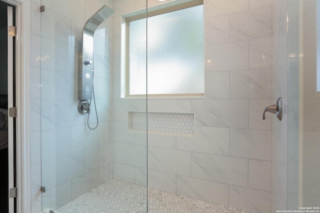 bathroom featuring tiled shower