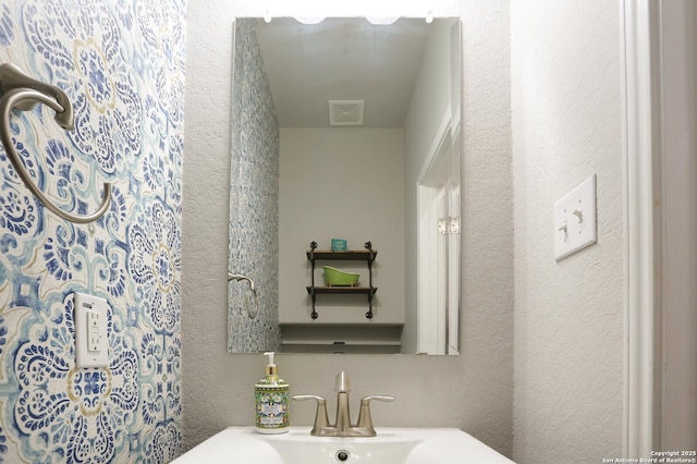 bathroom featuring sink