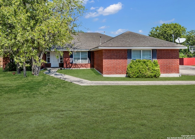 single story home featuring a front yard