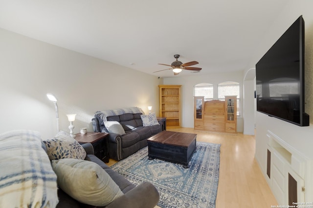 living room with light hardwood / wood-style flooring and ceiling fan