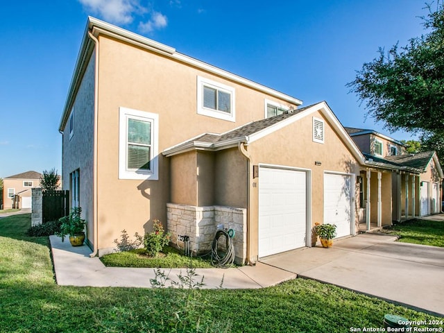 view of front of property with a front yard