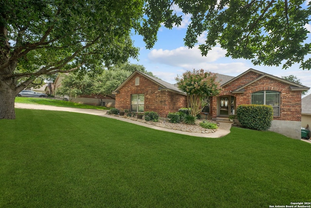 ranch-style home featuring a front lawn