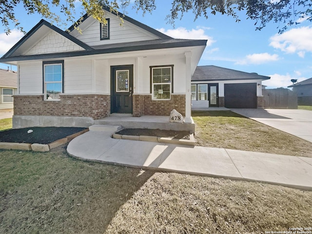 view of front of home with a porch and a front lawn