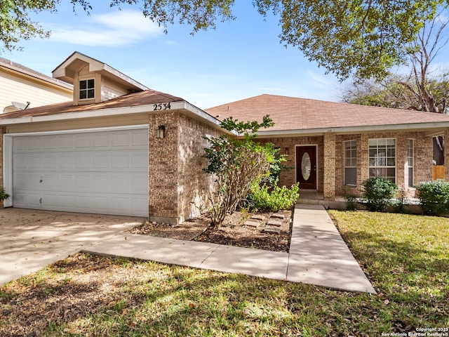 single story home with a front lawn