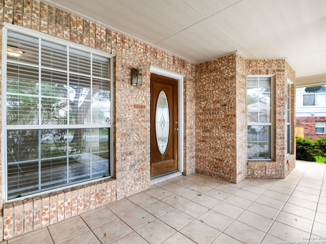 entrance to property featuring a porch