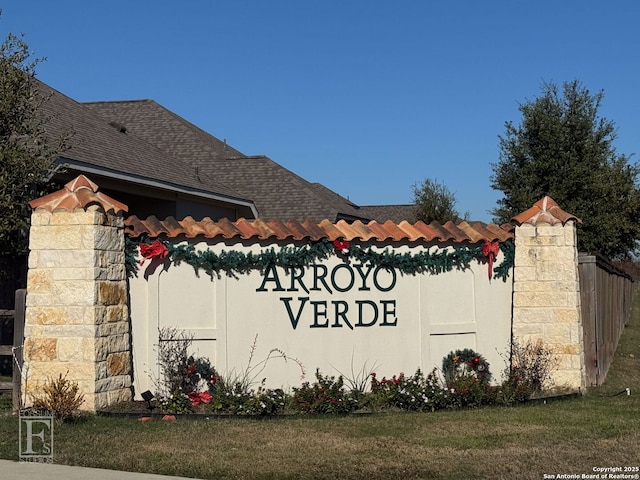 view of community / neighborhood sign