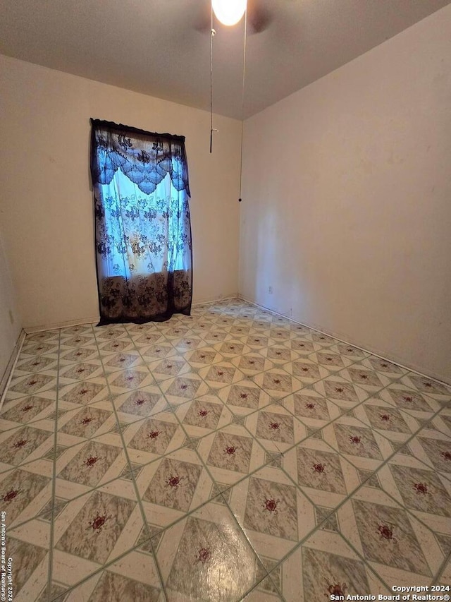 unfurnished room with ceiling fan