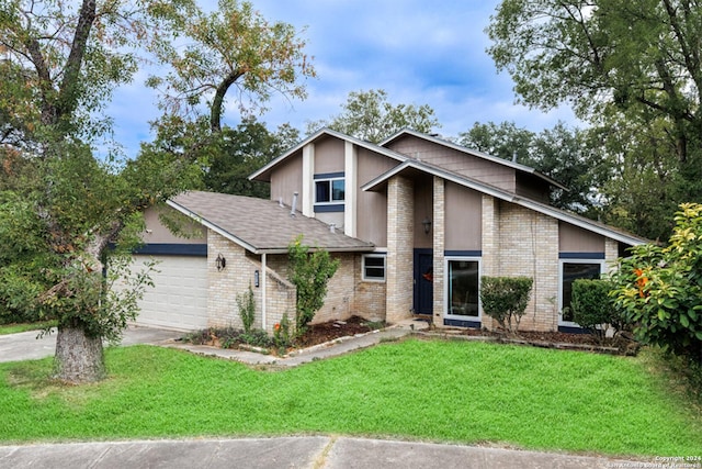 view of front facade with a garage and a front yard