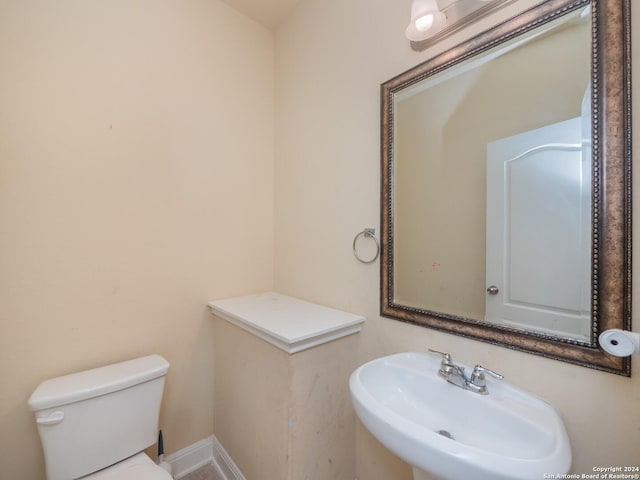 bathroom featuring sink and toilet