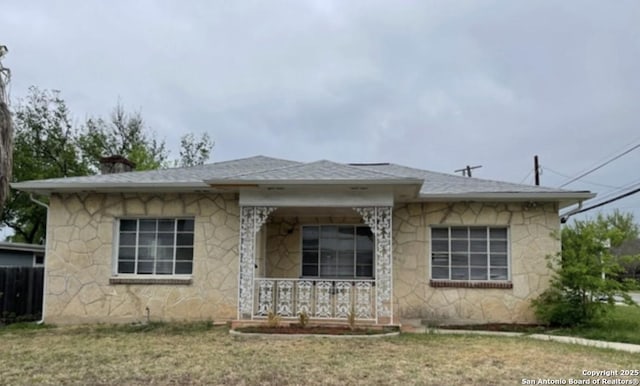 view of front of property with a porch and a front yard