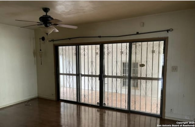 empty room featuring ceiling fan