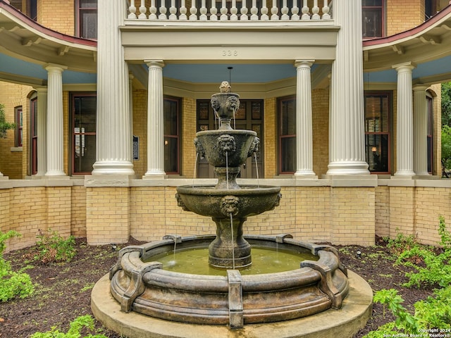 exterior space featuring a balcony