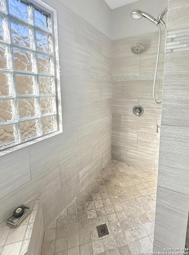 bathroom featuring tiled shower