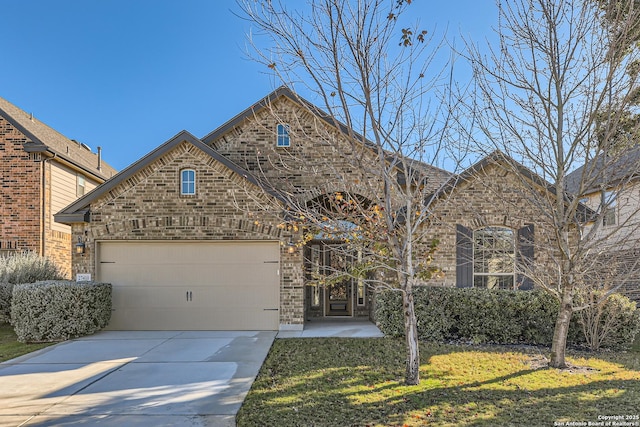 view of front of house with a front lawn