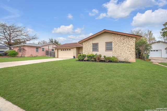 ranch-style home featuring a front lawn