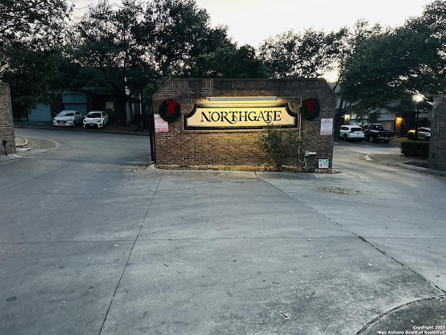 view of community / neighborhood sign