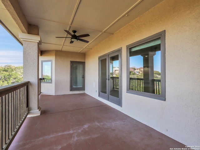 balcony featuring ceiling fan