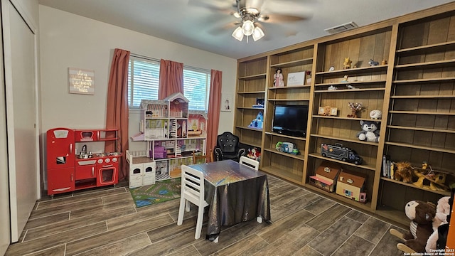 recreation room featuring ceiling fan