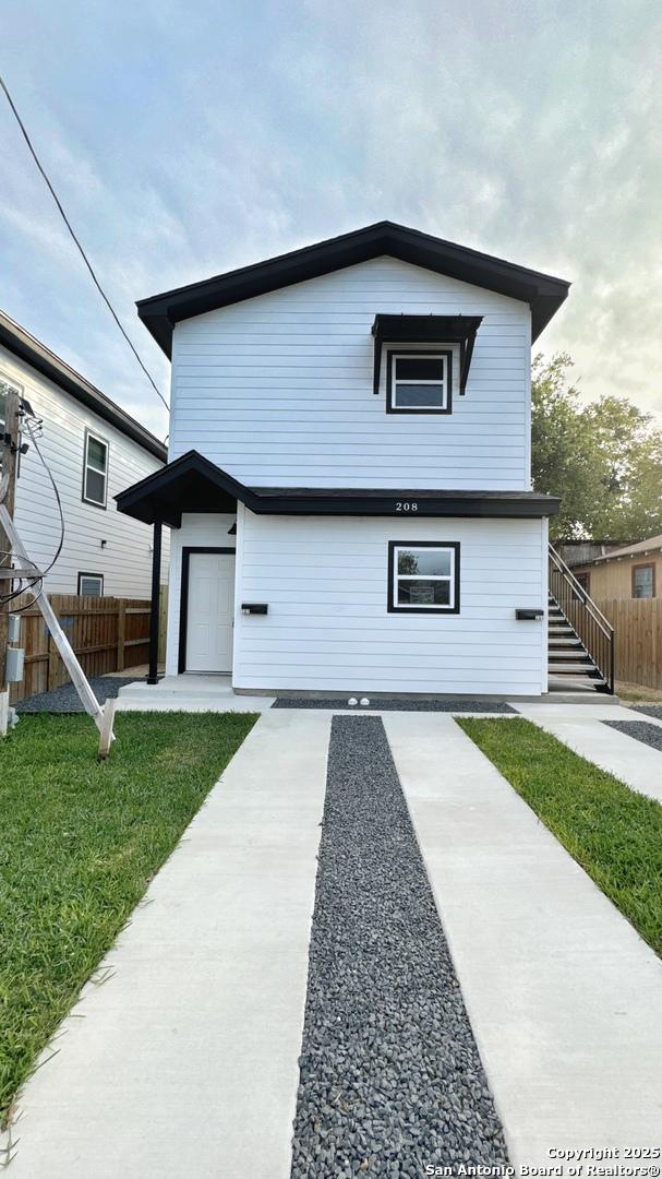 view of front of property featuring a front yard and a garage