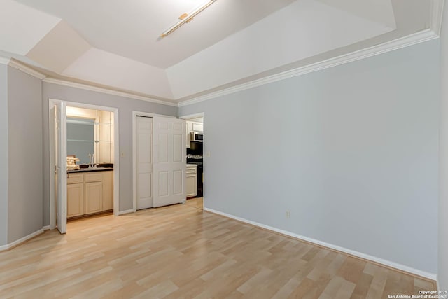 unfurnished room featuring light hardwood / wood-style flooring, a raised ceiling, and crown molding