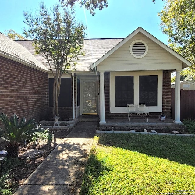 view of front of property with a front yard