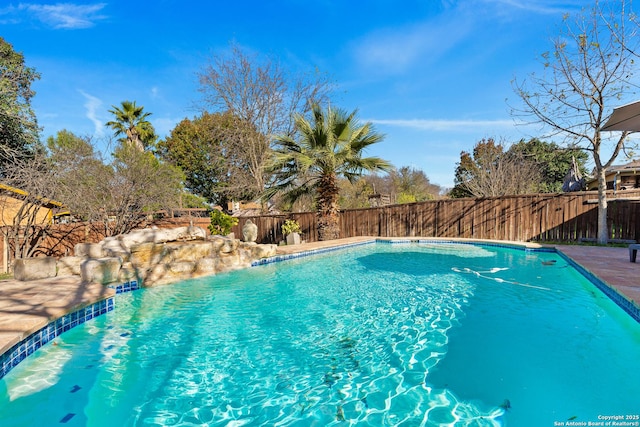 view of swimming pool