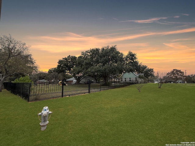 view of yard at dusk