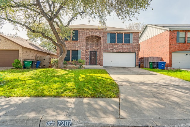 view of front of house featuring a front lawn