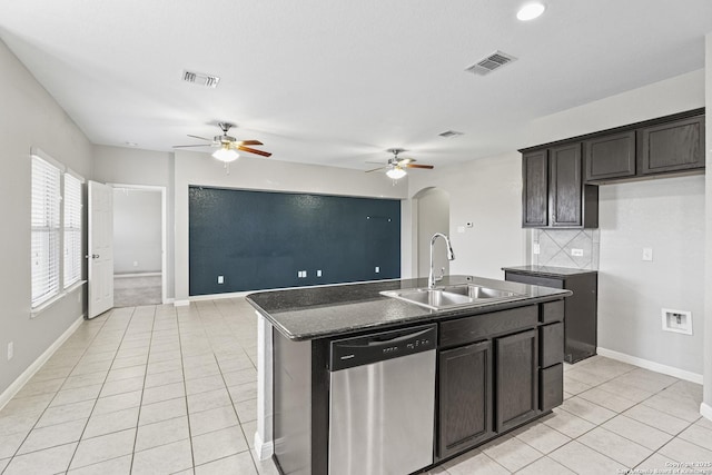 kitchen with backsplash, ceiling fan, sink, dishwasher, and an island with sink