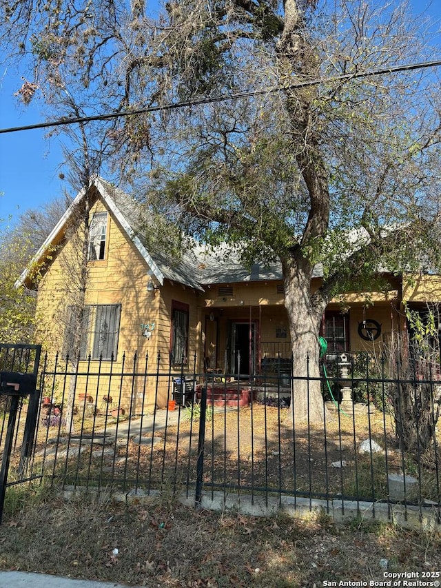 view of front of property