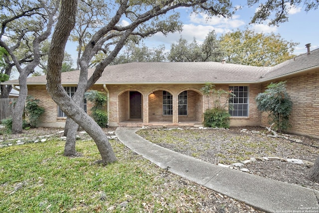 ranch-style home with a porch