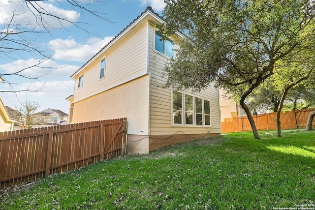 exterior space featuring a lawn