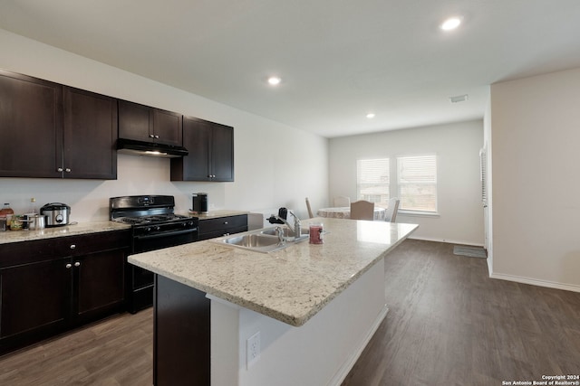 kitchen with a center island with sink, black range with gas cooktop, dark wood-type flooring, and sink