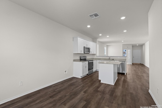 kitchen featuring white cabinetry, sink, kitchen peninsula, and stainless steel appliances