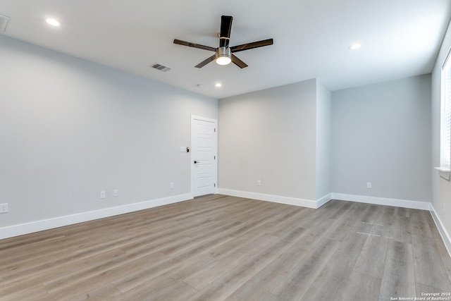 empty room featuring light hardwood / wood-style floors and ceiling fan