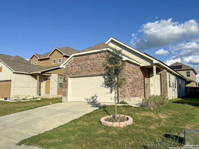 view of front of home featuring a front yard and a garage