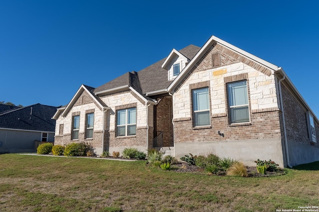 view of front of house with a front lawn