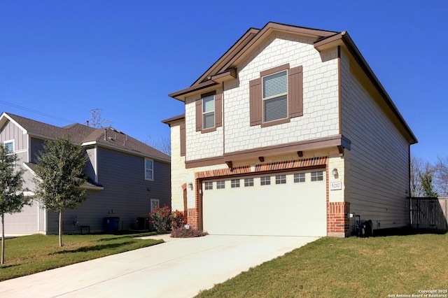 view of front of home featuring cooling unit, a garage, and a front yard