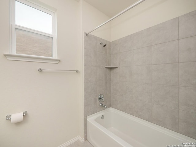 bathroom with tiled shower / bath combo