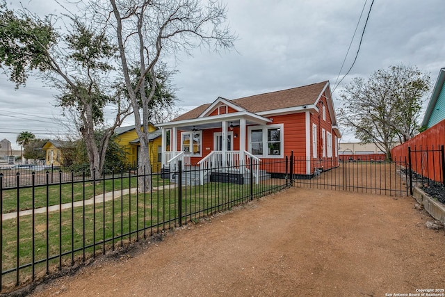 bungalow featuring a front lawn