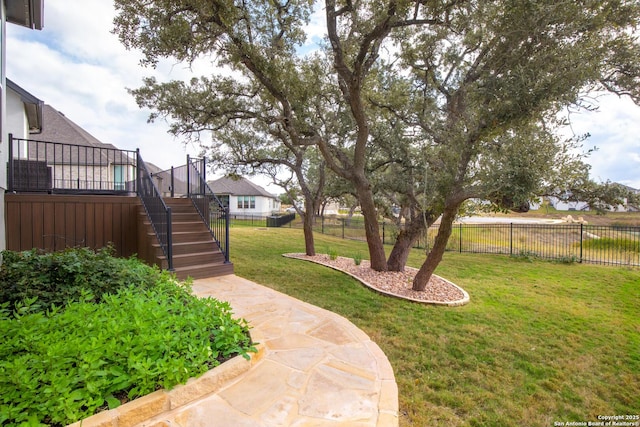 view of yard featuring a patio area