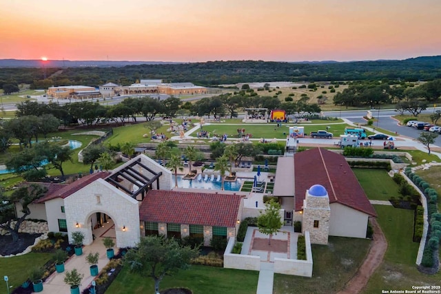 view of aerial view at dusk