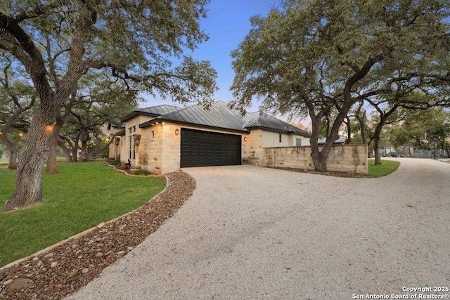 view of front of home featuring a front yard and a garage