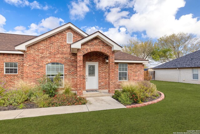 view of front of house with a front lawn