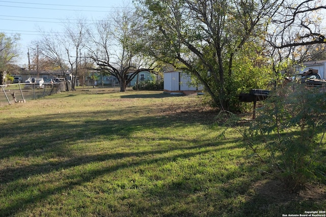 view of yard with a storage unit