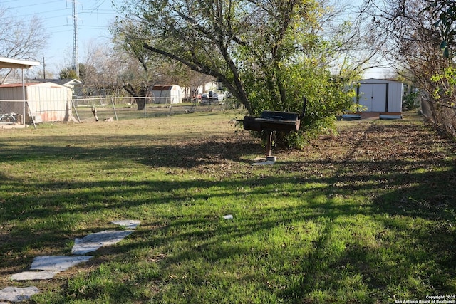 view of yard featuring a storage shed