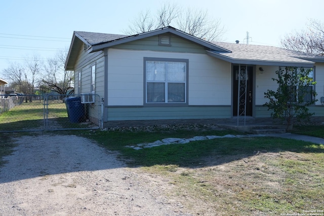 view of front of house with a front lawn