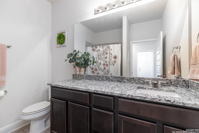 bathroom featuring a shower with curtain, vanity, and toilet